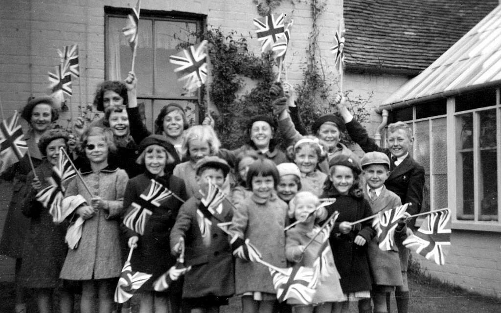 © Sean Hepburn Ferrer and Luca Dotti.